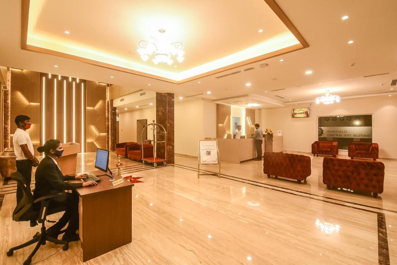 Emerald Clarks Inn Suites Mysore Exterior foto